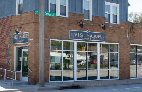 Southeast Omaha Apartment | Center Midtown WalkUp