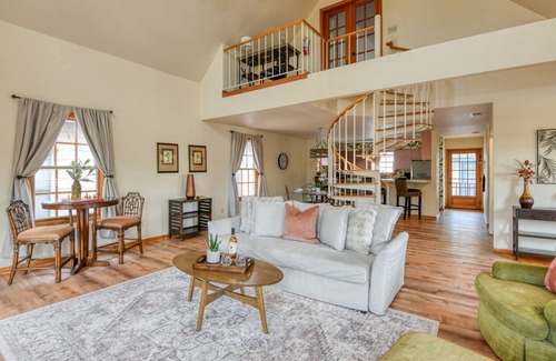 St. Augustine Historic District Apartment | Center of Historic City- Balcony Overlooks Shops, Restaurants, Bars, Free Parking, Walk Everywhere!