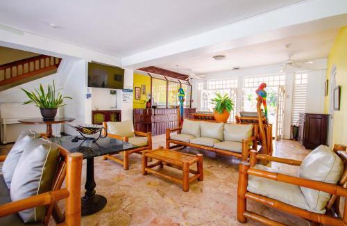 Ocho Rios Apartment | Center of Ocho Rios-Beachfront Studio-Free Beach Access-Pool-Free Parking-Gated Complex-Free Wifi 100Mbps