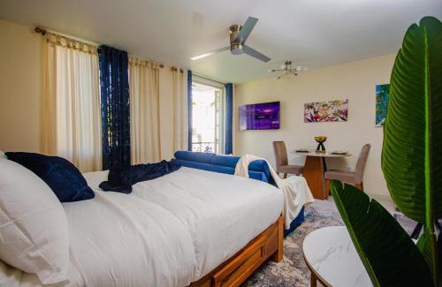 Ocho Rios Apartment | Center of Ocho Rios-Beachfront Studio-Free Beach Access-Pool-Free Parking-Gated Complex-Free Wifi 100Mbps