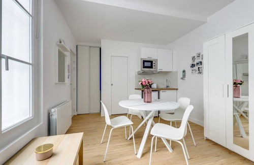 Saint-Vincent-de-Paul Apartment | Center of Paris : Fully equipped and Cozy