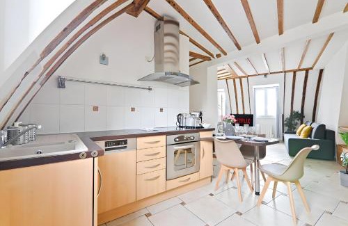 Strasbourg -Saint-Denis Apartment | Center of Paris Luxurious Studio Apartment Free NetFlix
