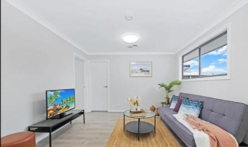 Rouse Hill Villa | Center of Rouse Hill house with back yd