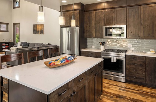 Cle Elum Cabin | Center of Suncadia! 4 King Beds, Hot tub, Fire pit & game room. Exceptional home