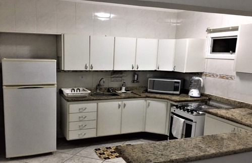 Pitangueiras Apartment | Center Pitangueiras, 70 mts from the beach, prox. the mall/restaurants/market/bank