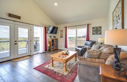 Center Point House | Center Point Countryside Cottage with Deck, Grill!
