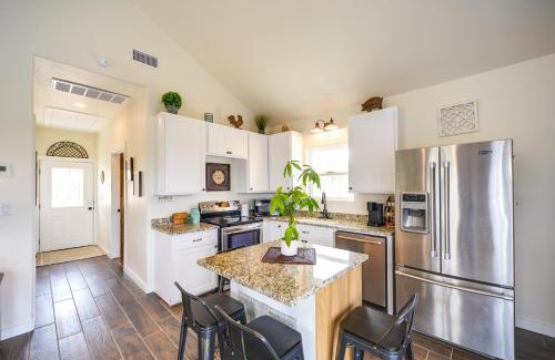Center Point House | Center Point Countryside Cottage with Deck, Grill!