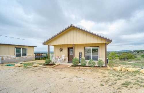 Center Point House | Center Point Countryside Cottage with Deck, Grill!