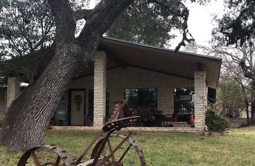 Center Point House | Center Point, Tx Charming country home in the heart of the Hill Country