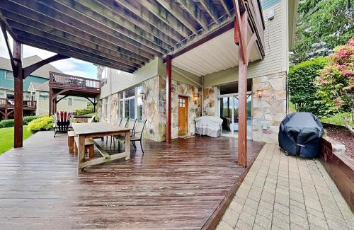 McHenry House | Center Stage