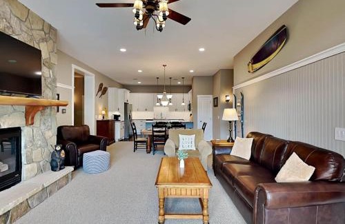 McHenry House | Center Stage