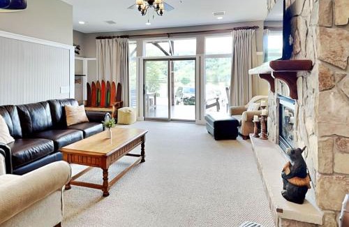 McHenry House | Center Stage