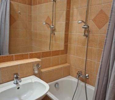 Palace District Apartment | Center Stay 1 Stop to Airport