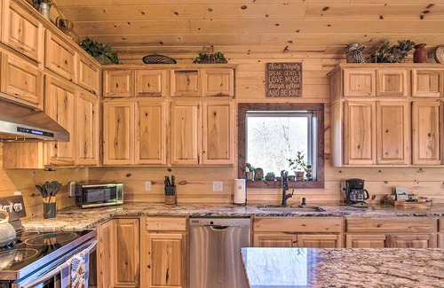 Centerville Cabin | Centerville Cabin Rental: 68 Mi to Nashville!