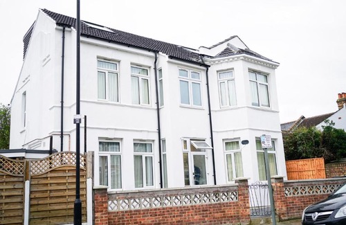 Noel Park Apartment | Centra Studios