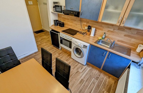 Bant Apartment | Central 1.5 room apartment with Smart Tv & washing machine