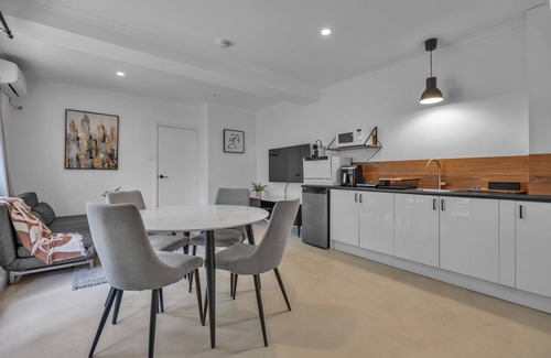 Adelaide Central Business District Apartment | Central 1-Bed Adelaide Apartment with Balcony