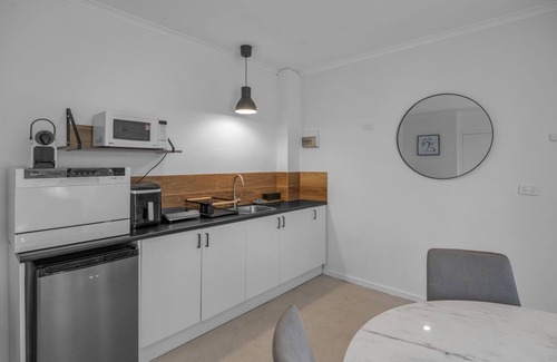 Adelaide Central Business District Apartment | Central 1-Bed Adelaide Apartment with Balcony