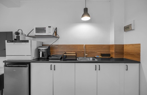 Adelaide Central Business District Apartment | Central 1-Bed Adelaide Apartment with Balcony