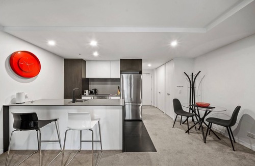 Braddon Apartment | Central 1-Bed Apartment with Pool and Gym Access