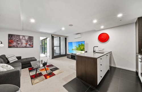 Braddon Apartment | Central 1-Bed Apartment with Pool and Gym Access