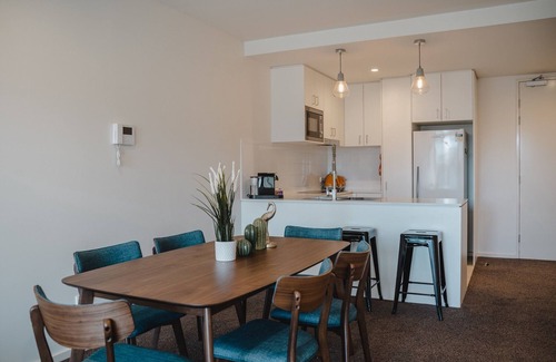 Braddon Apartment | Central 1-Bed with Balcony, Rooftop BBQ & Parking