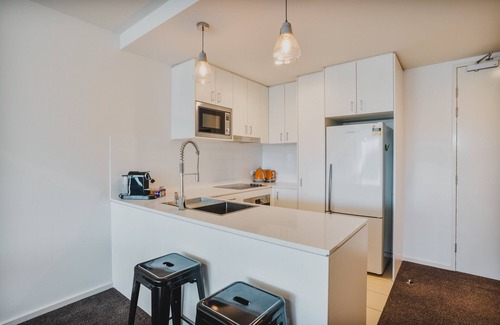 Braddon Apartment | Central 1-Bed with Balcony, Rooftop BBQ & Parking