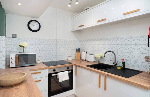 Aberdeen West End Apartment | Central-1Bedroom-Fast Wifi