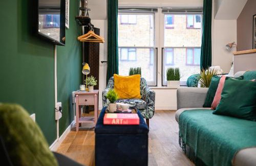 Spitalfields Apartment | Central 1BR Apartment Sleeps 4, Georgian Townhouse, Near London Liverpool Street, Super Central London, Beautifully Designed