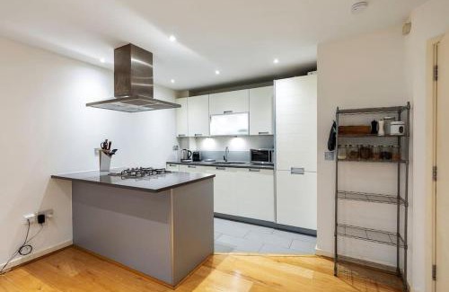 Hoxton West Apartment | Central 2-bed 2-bath apartment in Old Street