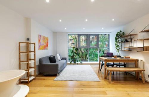 Hoxton West Apartment | Central 2-bed 2-bath apartment in Old Street