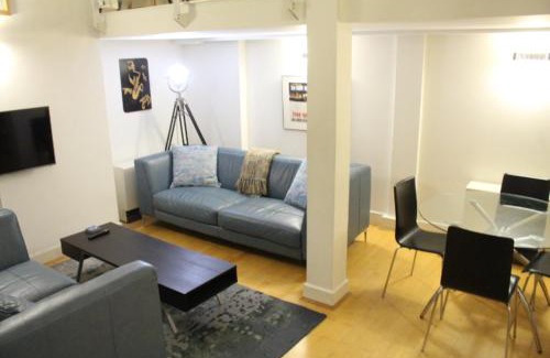 Holborn and Covent Garden Apartment | Central 2-Bed, 2-Bath Sanctuary near Holborn Station, Covent Garden & West End