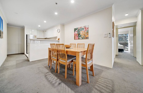 Canberra City Centre Apartment | Central 2-bed Apartment with Pool, Gym and Spa