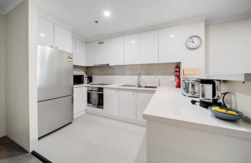 Canberra City Centre Apartment | Central 2-bed Apartment with Pool, Gym and Spa