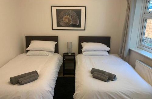 Horfield Apartment | Central 2 bed flat with off street-parking
