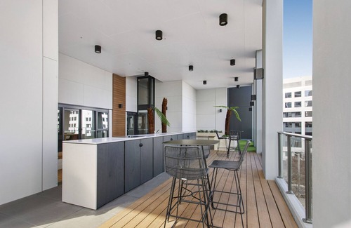 City East Apartment | Central 2-Bed with Gym, BBQ & Stunning Views