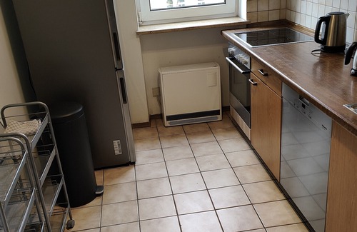 Westend Apartment | Central 2 Rooms 3 Beds King BED Parking Elevator Fully Equipped