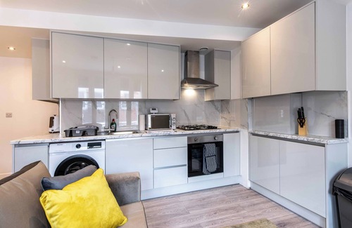 Basingstoke Apartment | Central 2BR Apt Basingstoke Near Shops & Transport