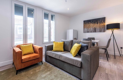 Basingstoke Apartment | Central 2BR Apt Basingstoke Near Shops & Transport