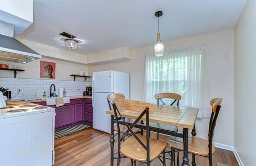Pinellas Park Apartment | Central 2BR Apt: Heated Pool & W/D on Site