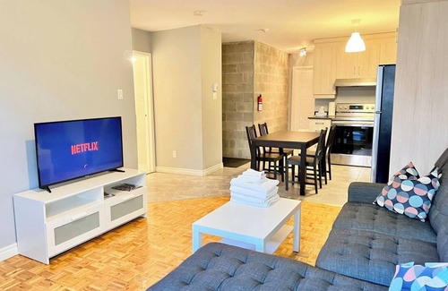 Plateau Mont Royal RV Rental | Central 2BR | Near Metro & Parks