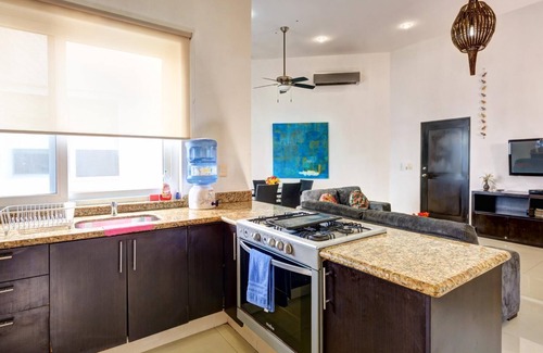 Centro Condo | Central 2BR, Sleeps 6, Rooftop Pool, Central 2 Bedroom, Garage, 5 Beds