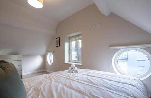 Drogheda Apartment | Central 2nd Floor Stylish 2-Bed Apartment