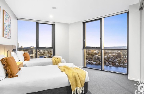 Surfers Paradise Apartment | Central 3 Bedroom Apartment at Ruby — Q Stay