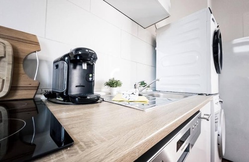 Lindenau Apartment | Central 3 Bedroom Apt. close to the Arena and Stadium *up to 8 people*
