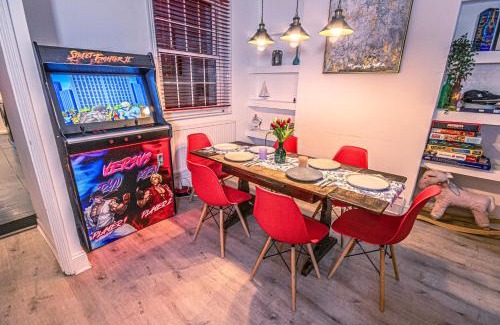 Montpelier House | Central 3 - Bedroom Townhouse in Brighton with Parking