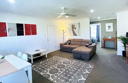 Orange Villa | Central 3 bedroom villa, walking distance to CBD