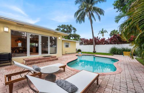 Garden Isles House | Central 4BD Getaway - Pool - Games - Beach Nearby