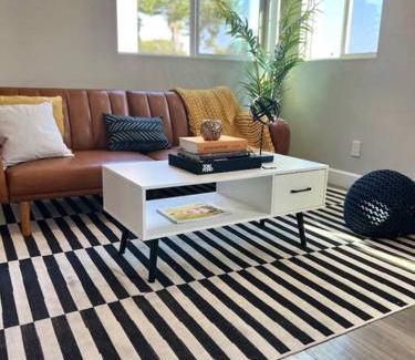 Crenshaw Apartment | Central 4BD Townhome Sleeps 10 Near USC/DTLA/Expo