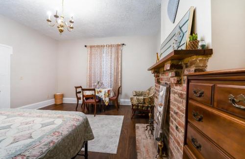 Lynchburg House | Central 4BR Historic Gem Near Colleges